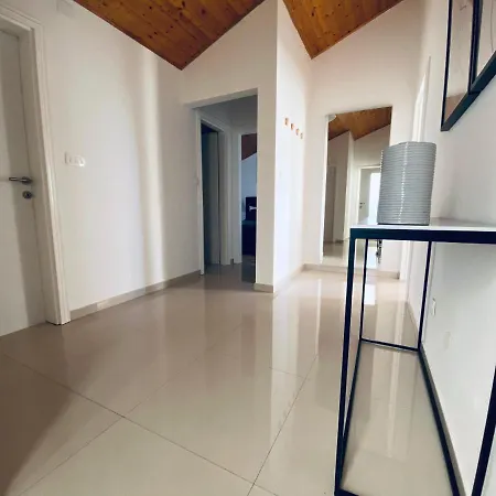 Cirjak Apartament *